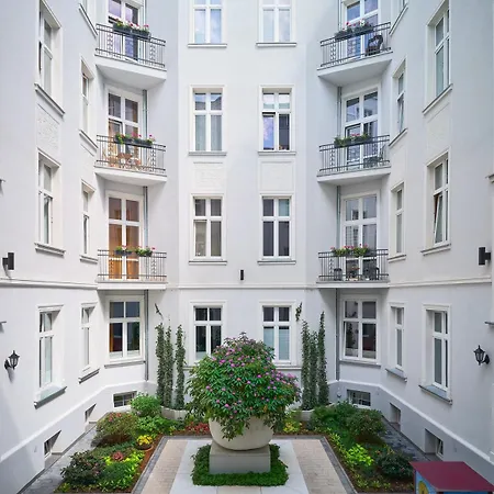 Studio 14 By Hidden Garden Apartment